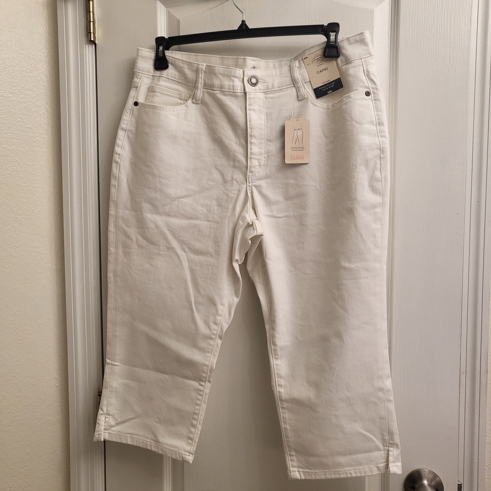 St. John's Bay Cream Capri Pants